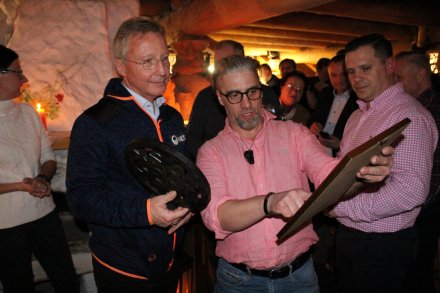 Twórca rzeźby Grzegorz Michałek i Walter Hofer